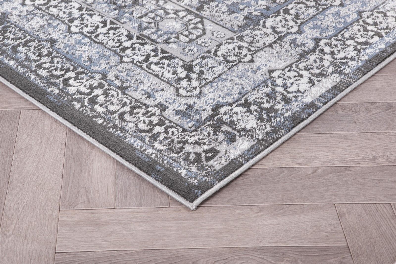 L’Baiet Lina Blue Oriental 2 ft. x 6 ft. Runner Rug
