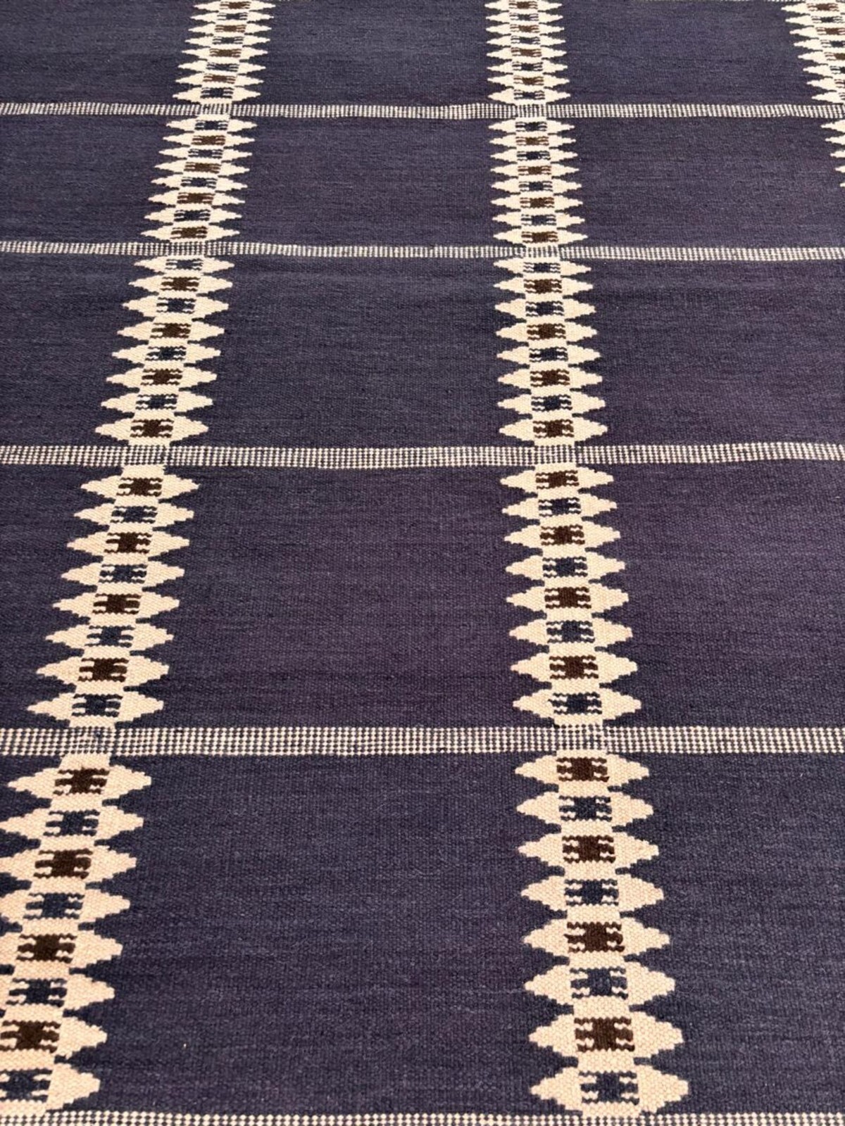 Handwoven Geometric Pattern Rug – Dark Blue & Beige (6×9, 8×10, 9×12, 12×15)