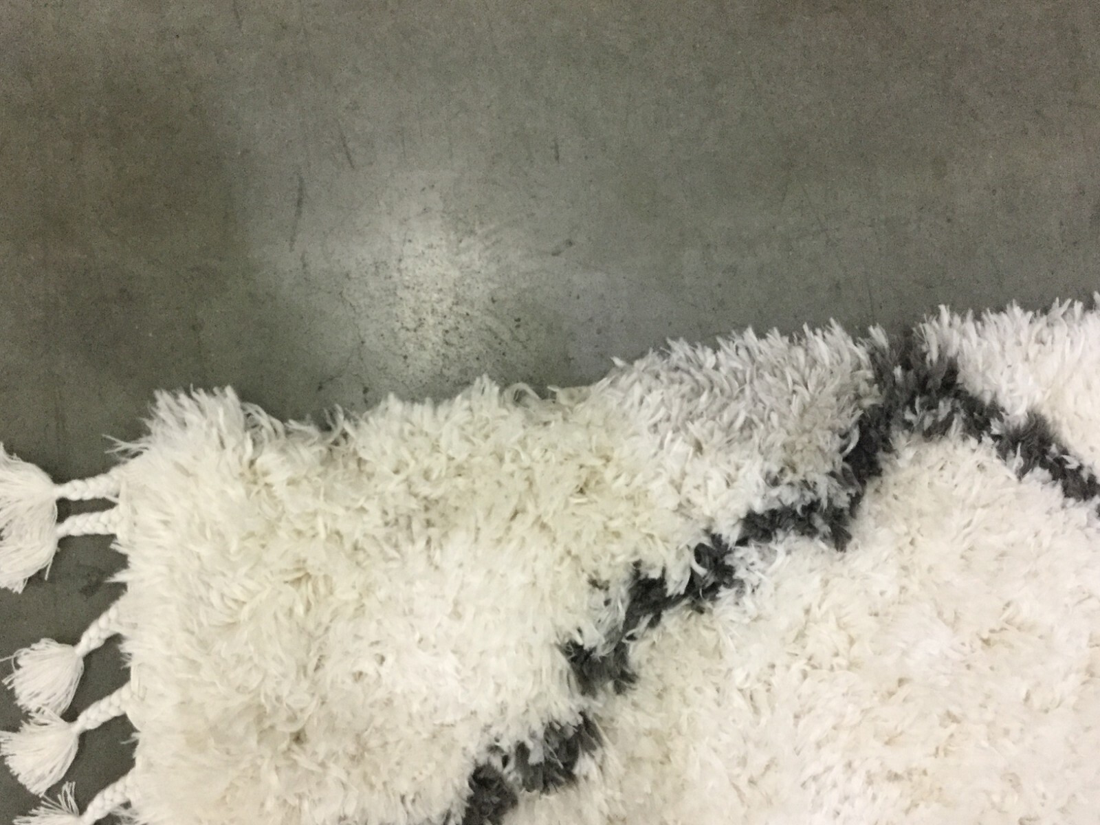 IVORY / DARK GREY 5′-3″ X 7′-6″ Stained Rug, Reduced Price 1172655178 FLKB313A-5