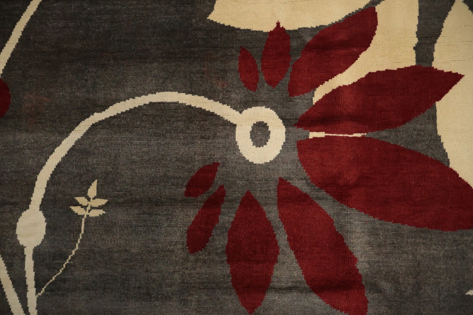 Modern Style Area Rug 6×8 Hand-knotted Featuring Bold Red and Ivory Flowers