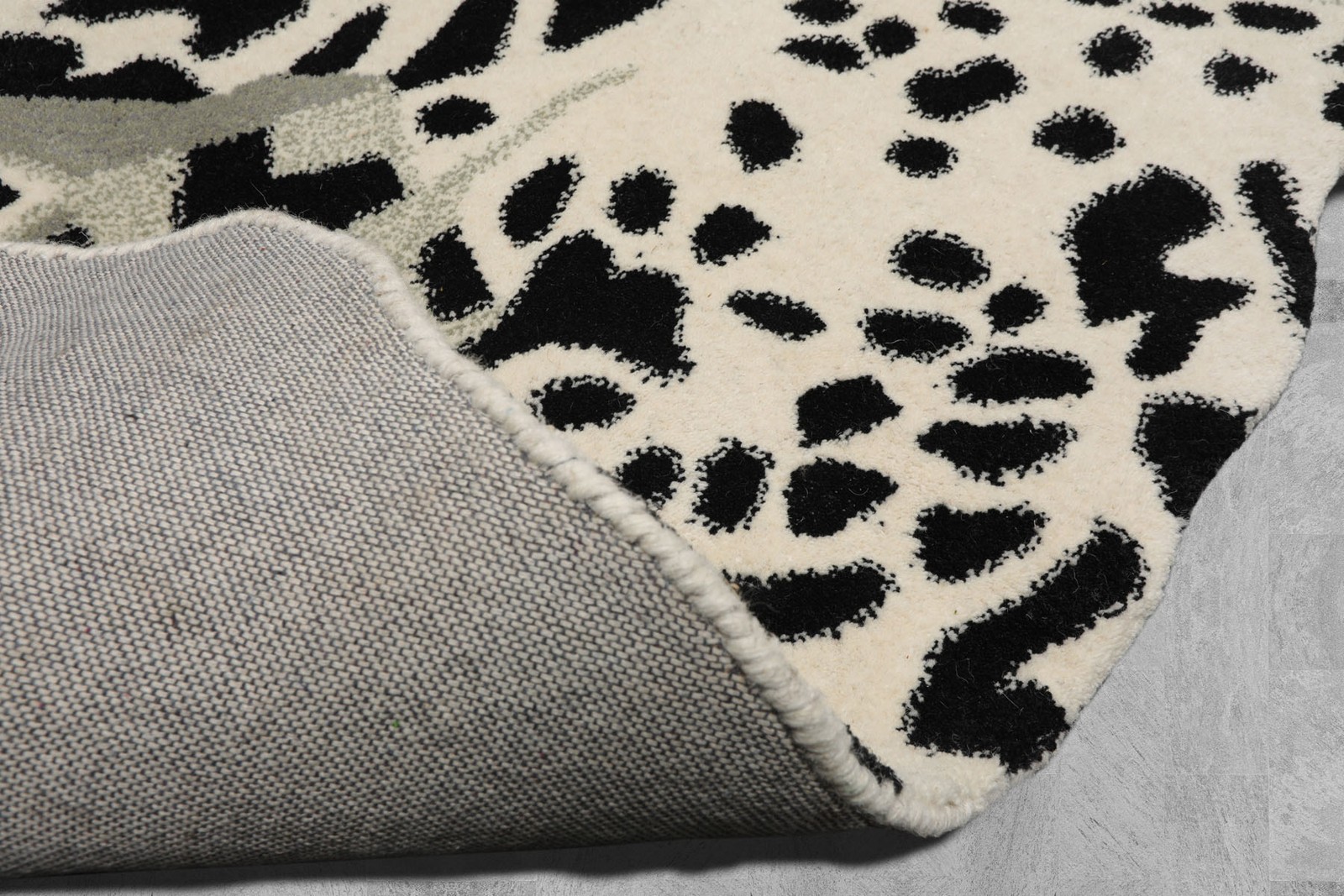 LoomBloom 3×5 White Hand Tufted Wool Area Rug with Dalmatian Print Vintage Style