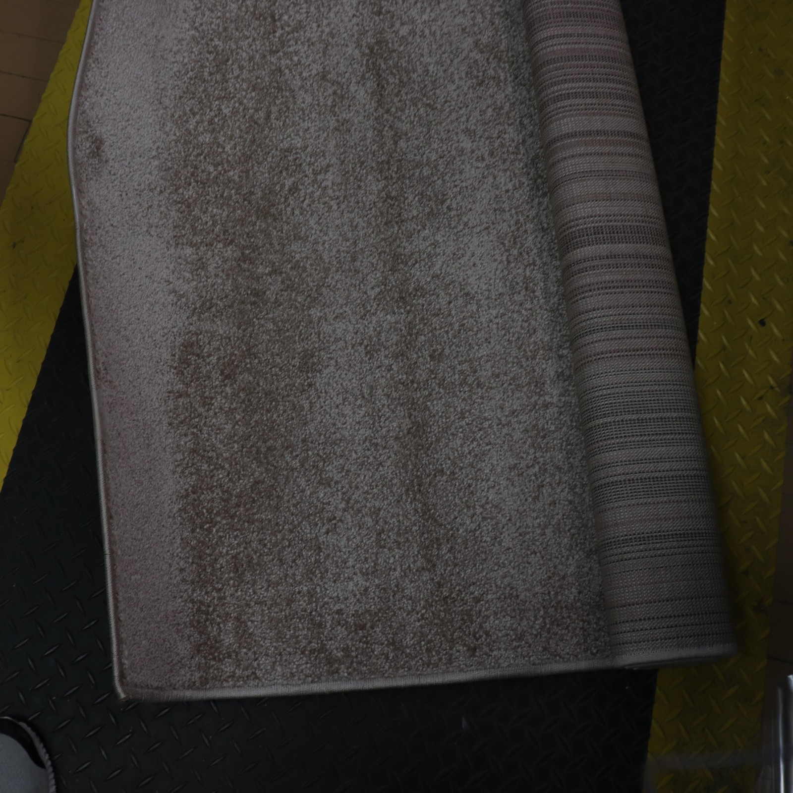 JONATHAN Y Haze Solid Low-Pile Beige 3 ft. x 5 ft. Area Rug