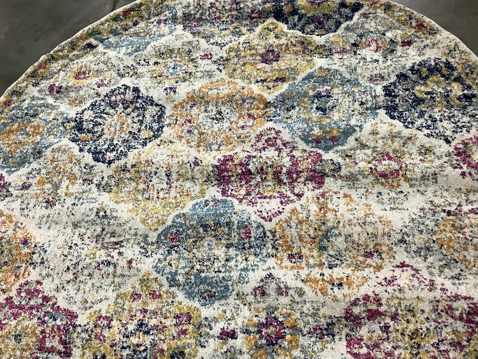 CREAM / MULTI 5′-3″ x 5′-3″ Back Stain Rug, Reduced Price 1172685618 MAD611B-5R