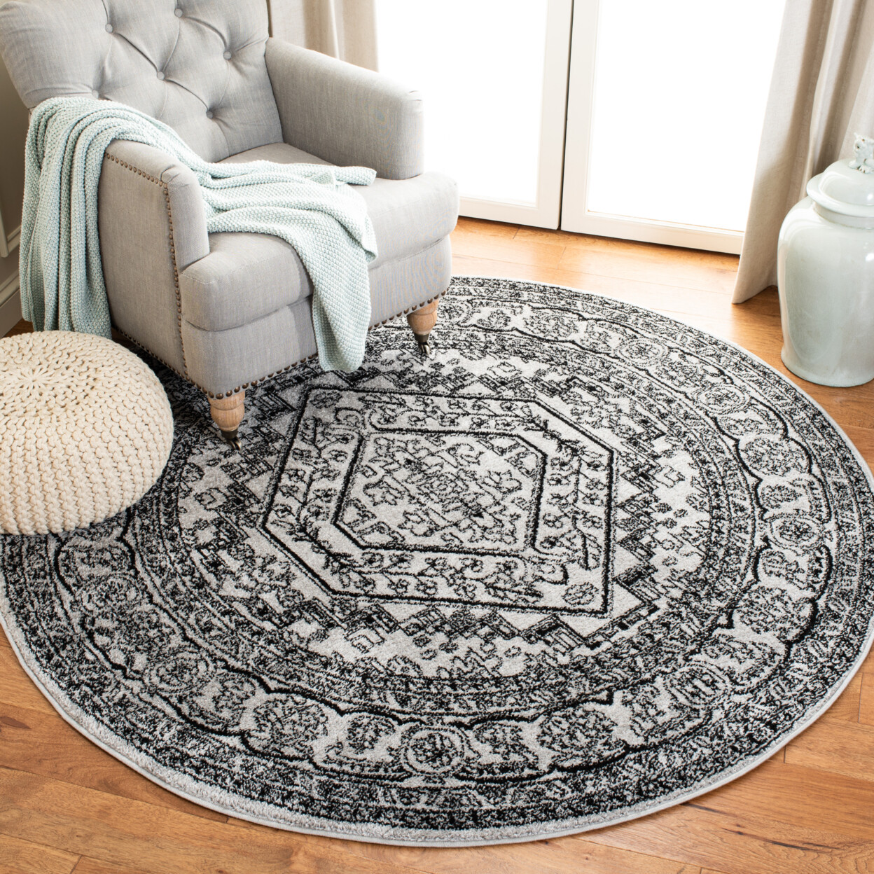 SAFAVIEH Adirondack Collection ADR108A Silver / Black Rug