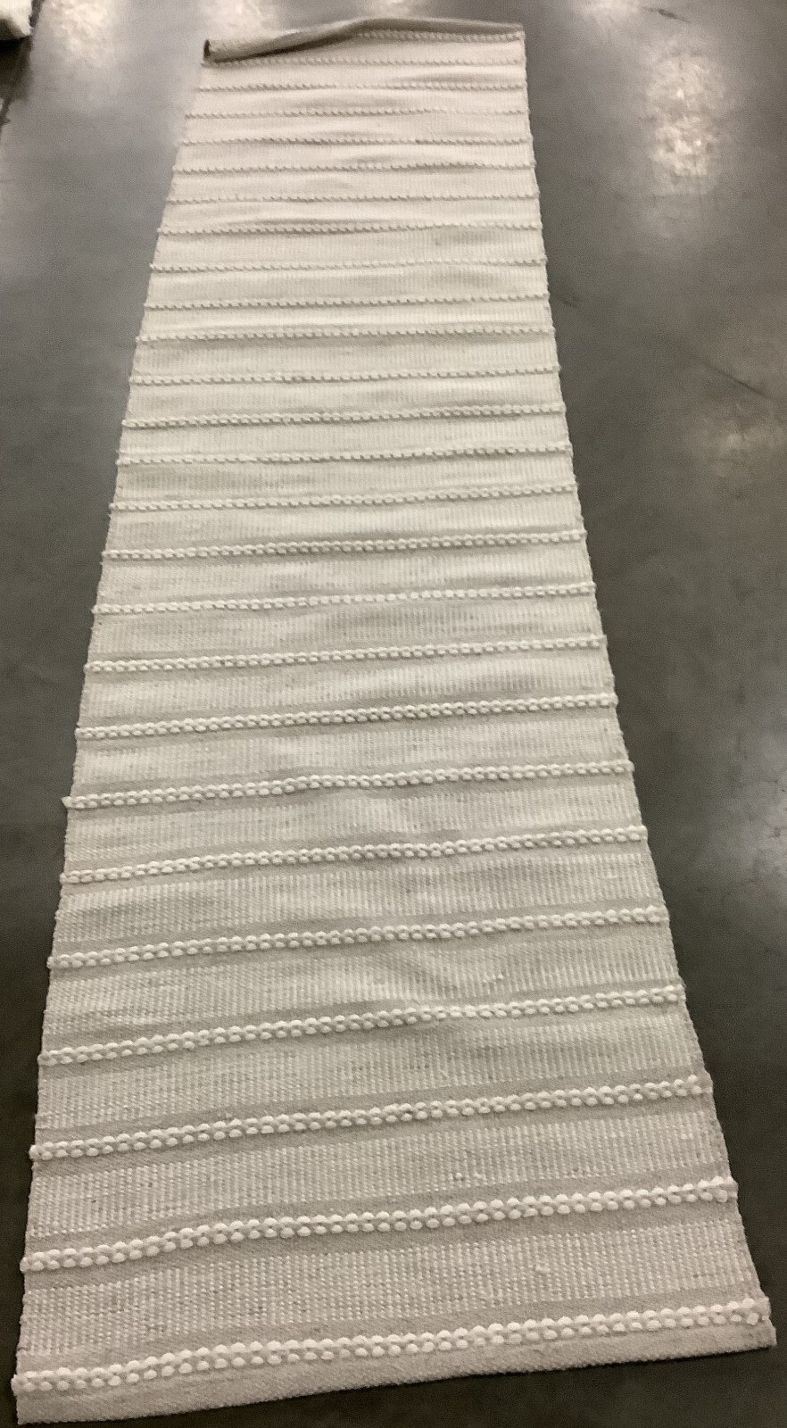 LIGHT GREY / IVORY 2′-3″ x 9′-0″ Flaw in Rug Reduced Price 1172670287 KLM450F-29