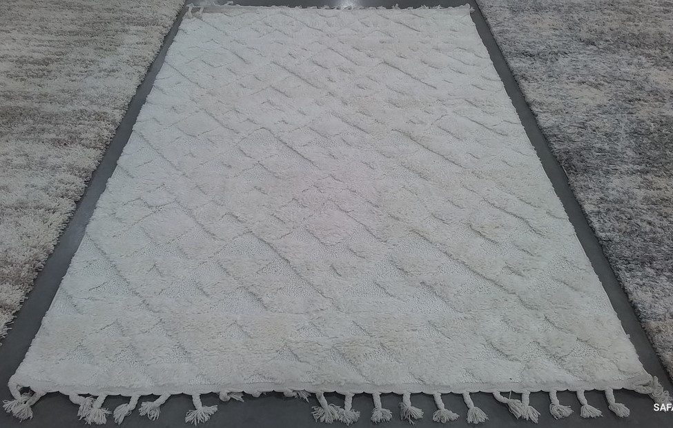 IVORY 5′-3″ x 7′-6″ Back Stain Rug, Reduced Price 1172806894 MTS688C-5