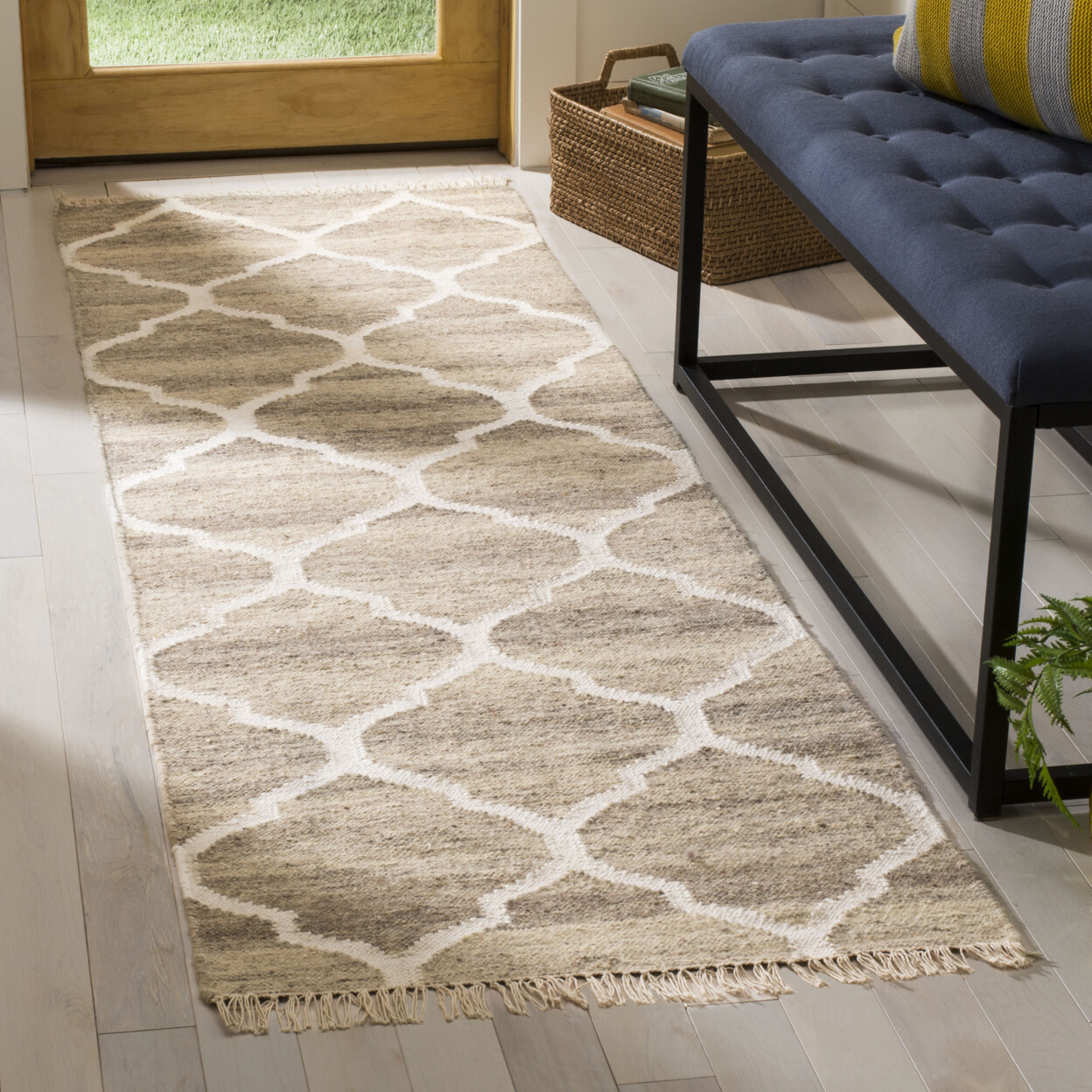 SAFAVIEH Natural Kilim NKM317A Light Grey / Ivory Rug