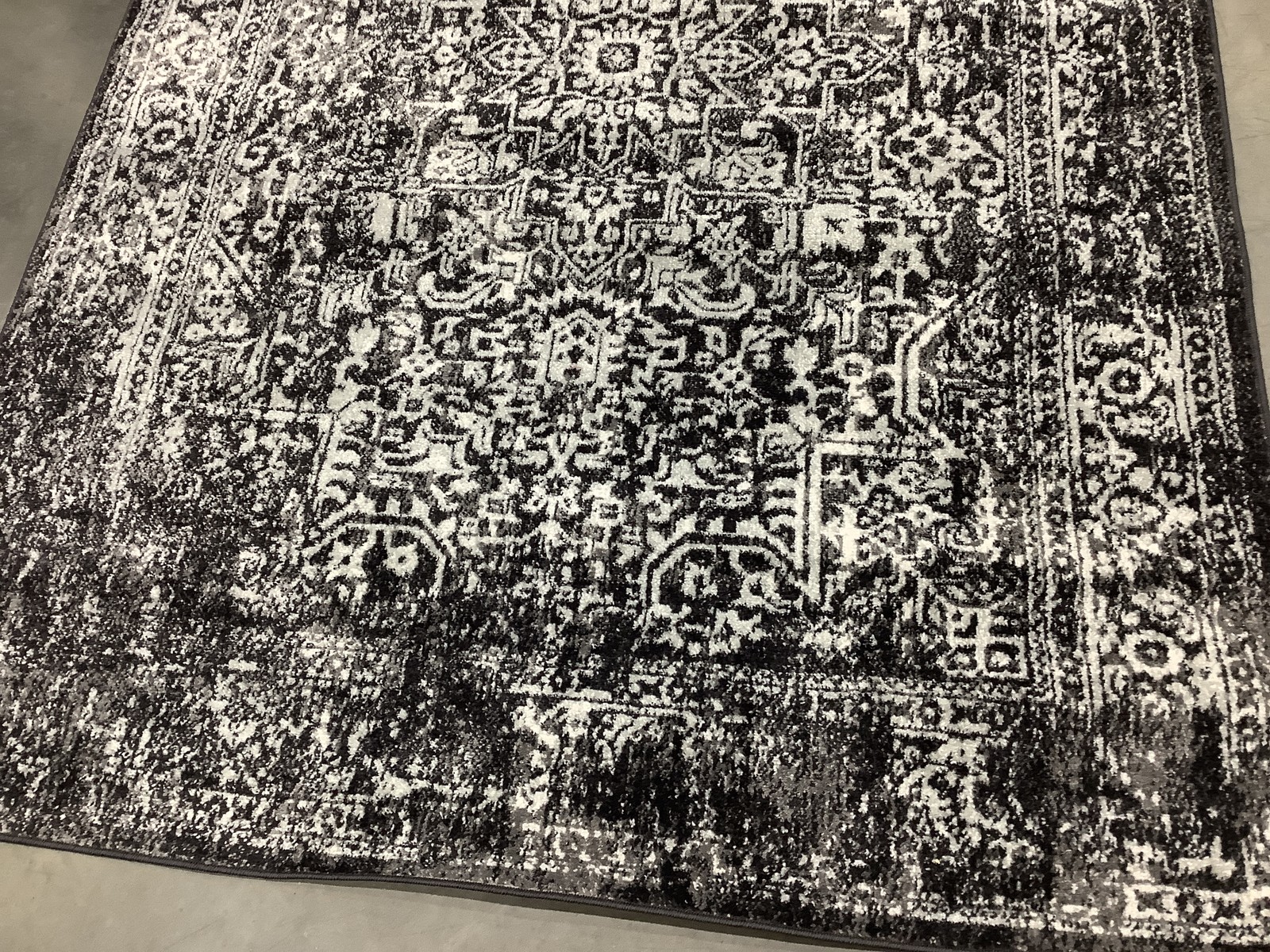 BLACK / GREY 5′-3″ x 7′-6″ Back Stain Rug, Reduced Price 1172683884 EVK256R-5