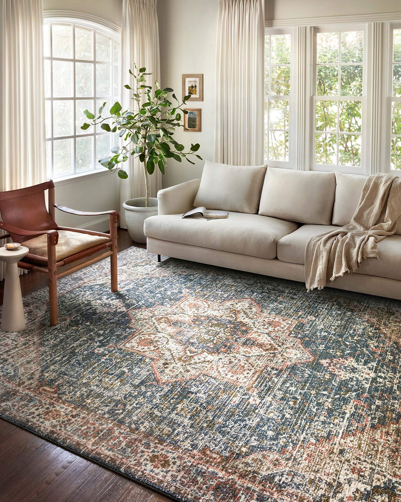 Loloi Saban Collection Sab-01 Blue/Multi 3-9 X 3-9 Round Accent Rug
