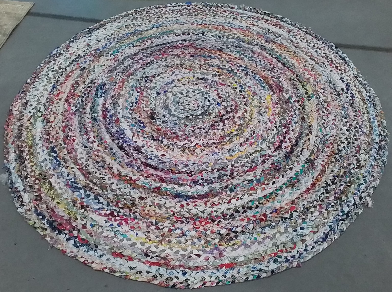IVORY / MULTI 5′-0″ x 5′-0″ Flaw in Rug, Reduced Price 1172802275 BRD210B-5R