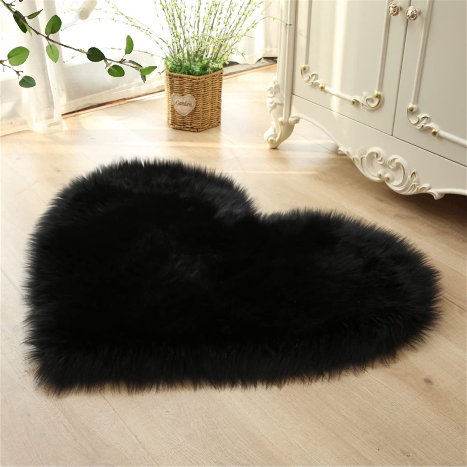 Black Heart Shaped Rug Fluffy Faux Fur Shag Mat Coquette Decor 2×3 Ft