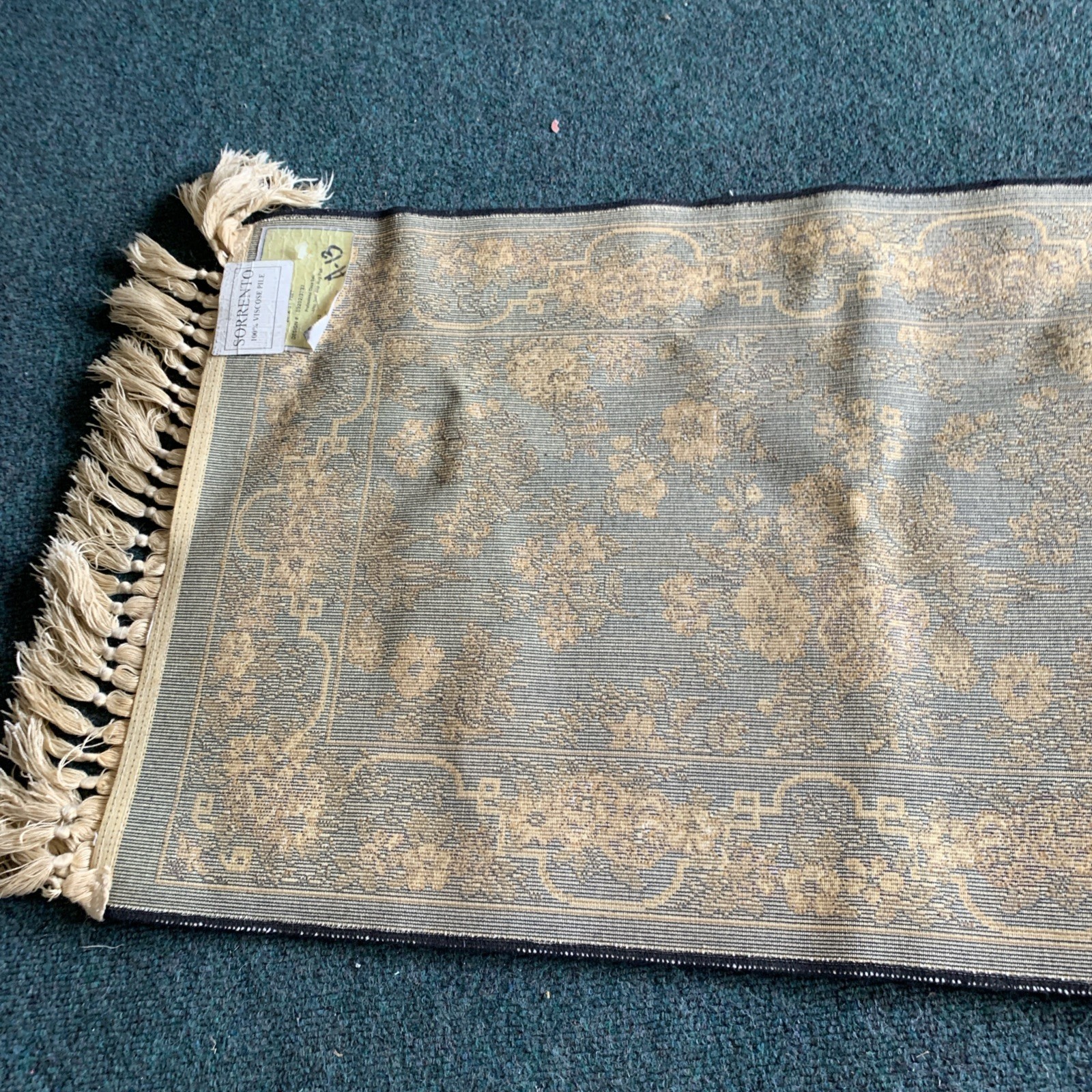 Genuine Small Sorrento 100 Percent Viscose Pile Rug For Walls Or Floor Blk/ Gold