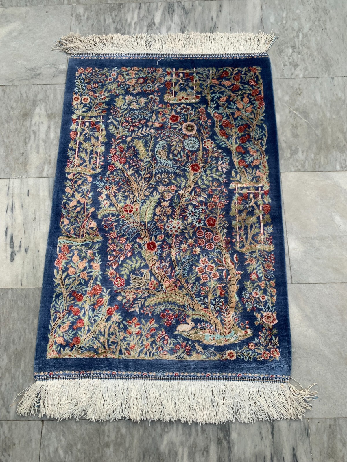 2×3 Feet Luxury Silk Bedroom Rug Traditional Floral Medallion Silky Tapestry Rug