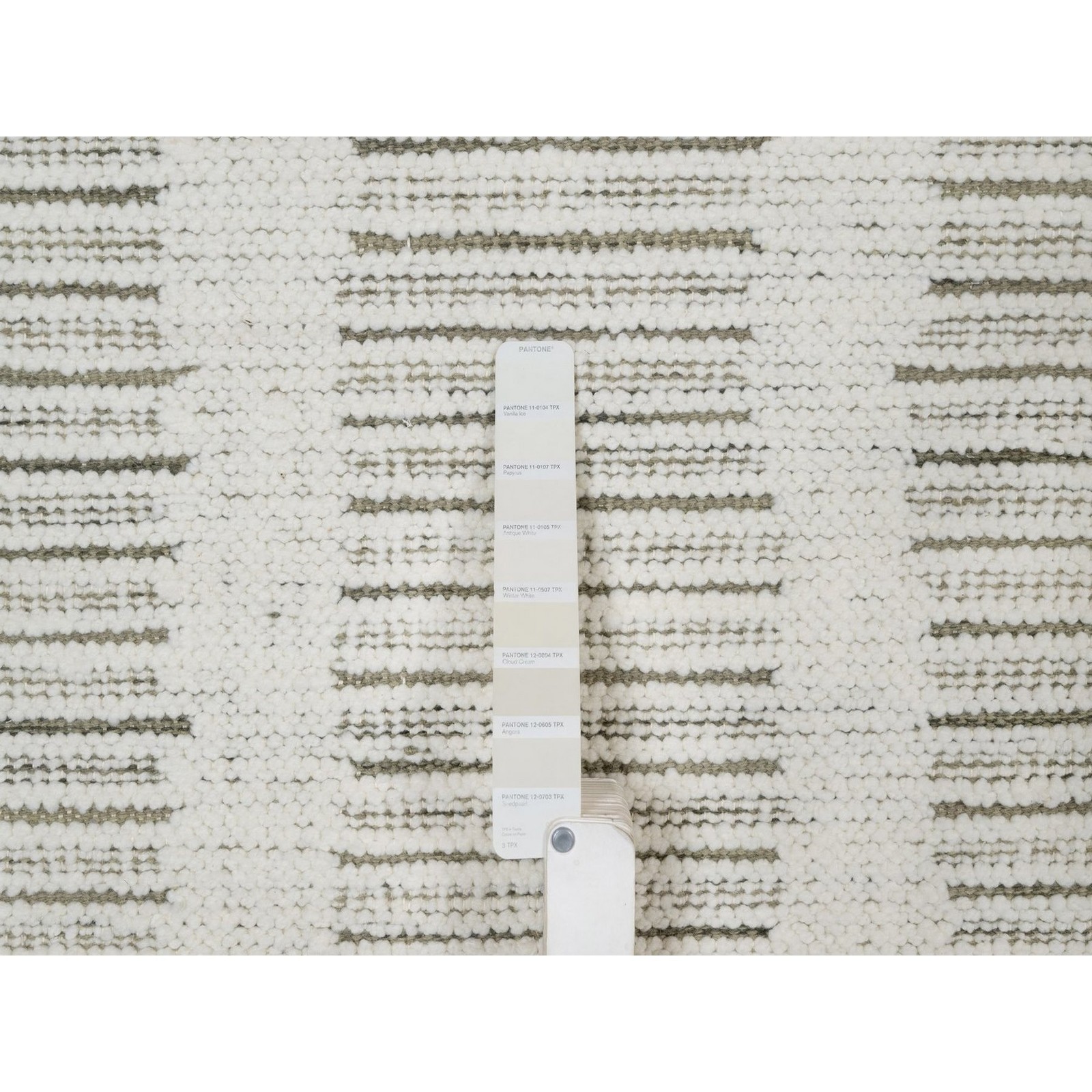 7’9″x7’9″ Ivory Natural Wool Round Rug Hand Woven Flat Weave with Pile R91728