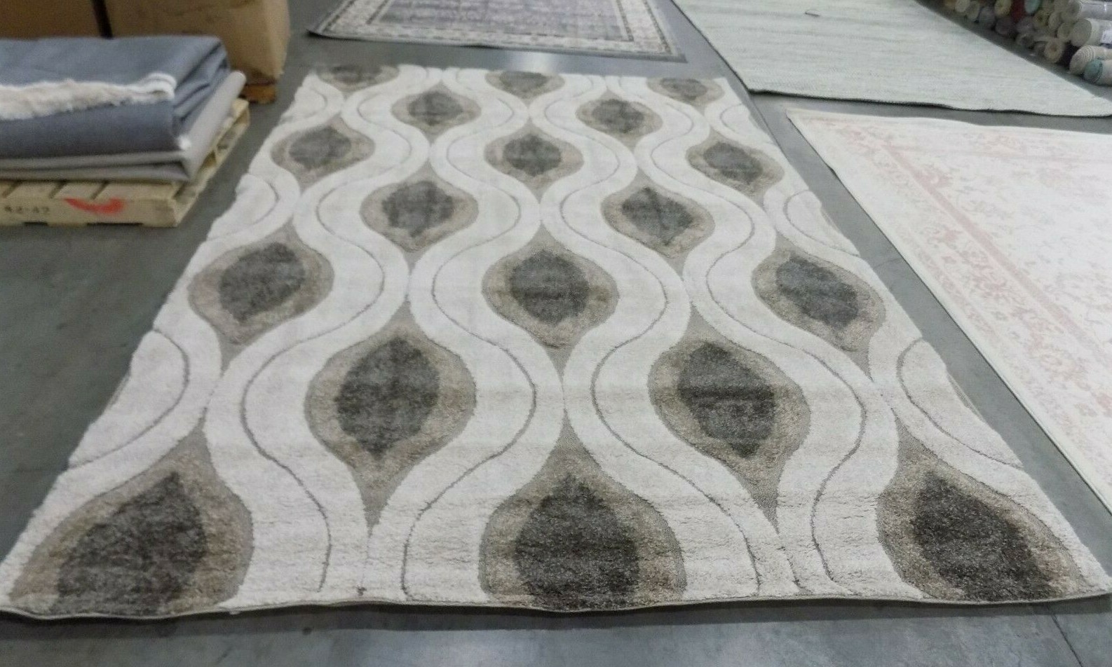 CREAM / SMOKE 8′-6″ X 12′ Stained Rug, Reduced Price 1172599815 SG461-1179-9