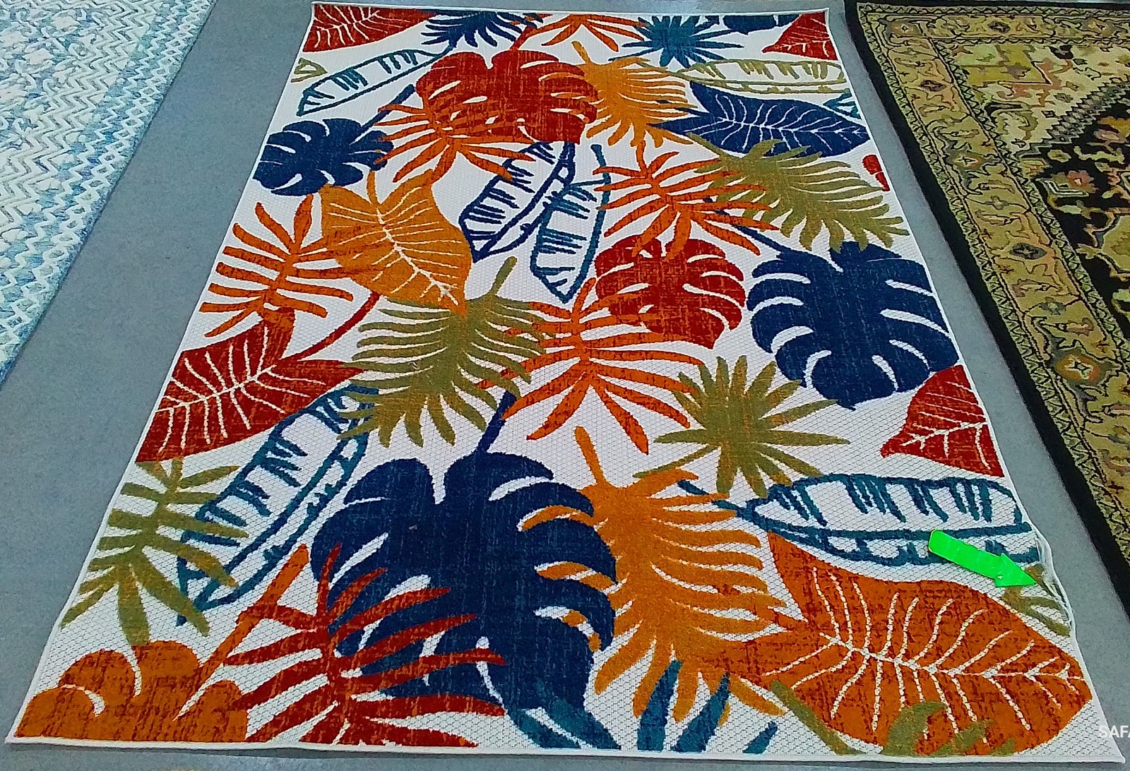 CREME / RED 5′-3″ x 7′-6″ Damaged Binding Rug Reduced Price 1172799794 CBN831A-5