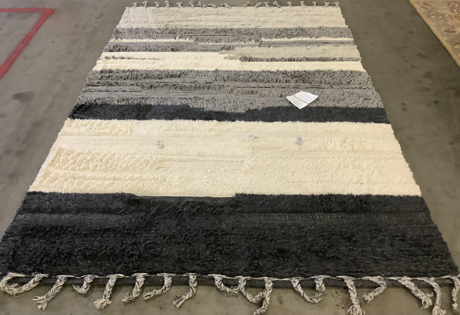 IVORY / GREY 6′-0″ x 9′-0″ Back Stain Rug, Reduced Price 1172669320 KNY955A-6