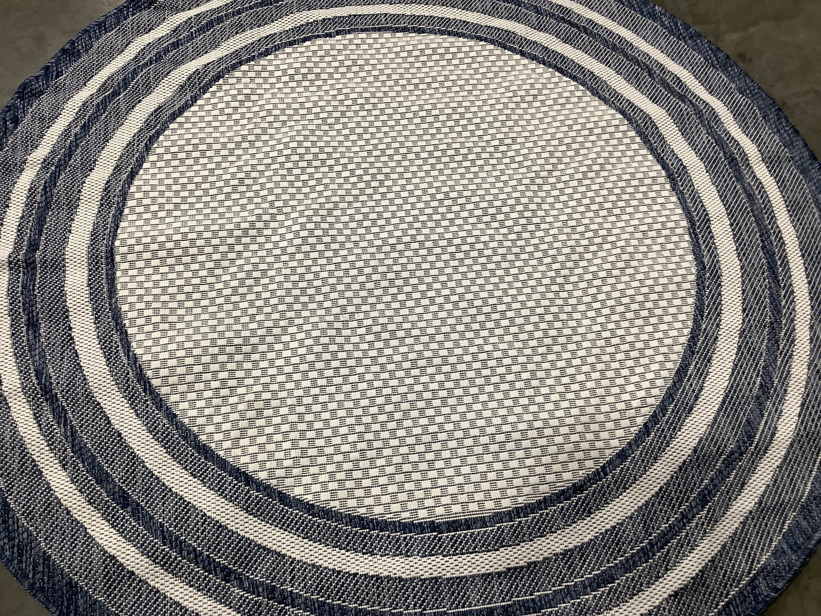 IVORY / NAVY 5′-3″ x 5′-3″ Flaw in Rug, Reduced Price 1172682666 CY8475-53412-5R