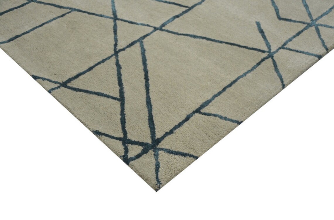 New Luxury Silk & Wool Hand Tufted Designer Wool Tuft Rug Hand Made Indian Woven