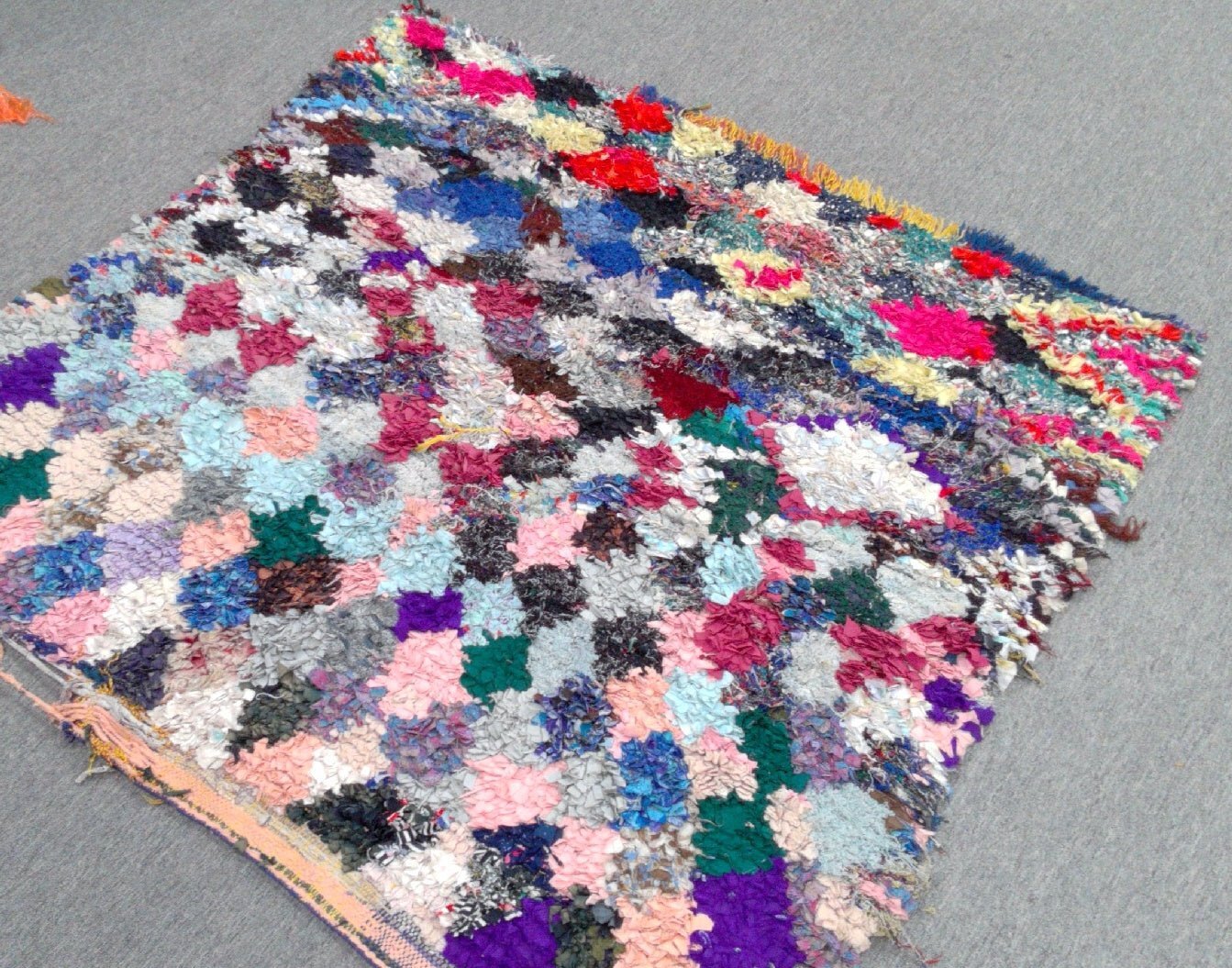 Vintage Handmade Moroccan Boucherouite Area Rug – 5 FT 5 x 5 FT 6
