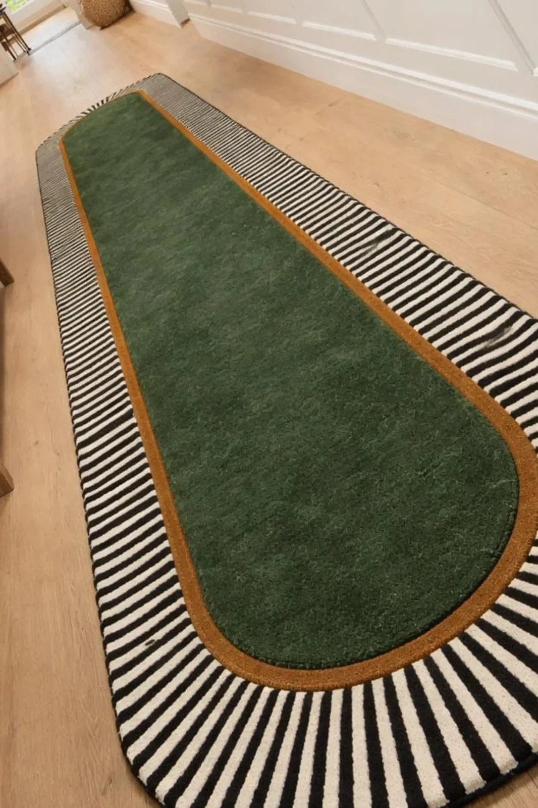 Walvia Modern Hand-Tufted 100% Wool Soft Area Rug Carpet.