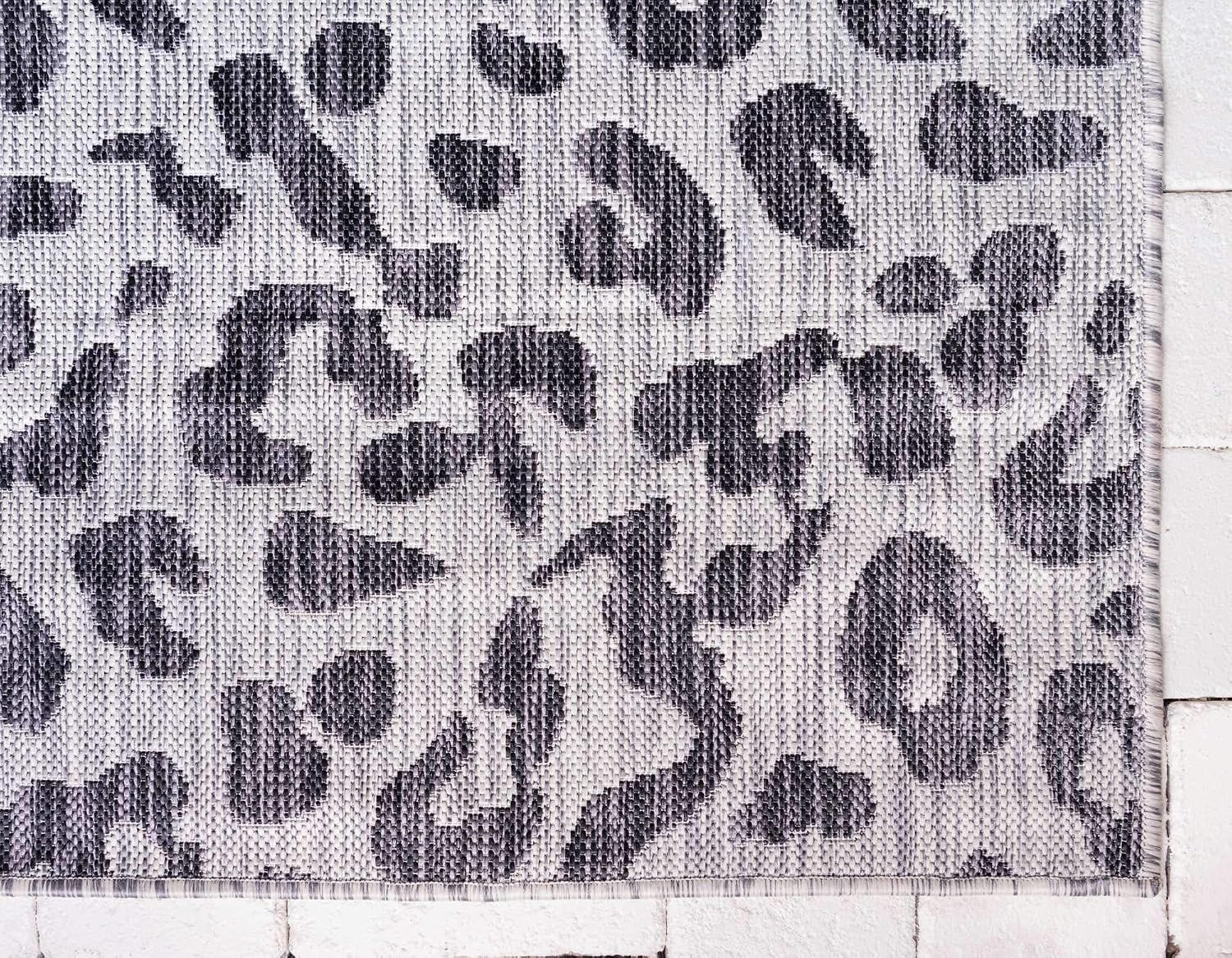 Leopard Print Outdoor Area Rug – 4’1″ x 6’1″ Light Gray/Gray