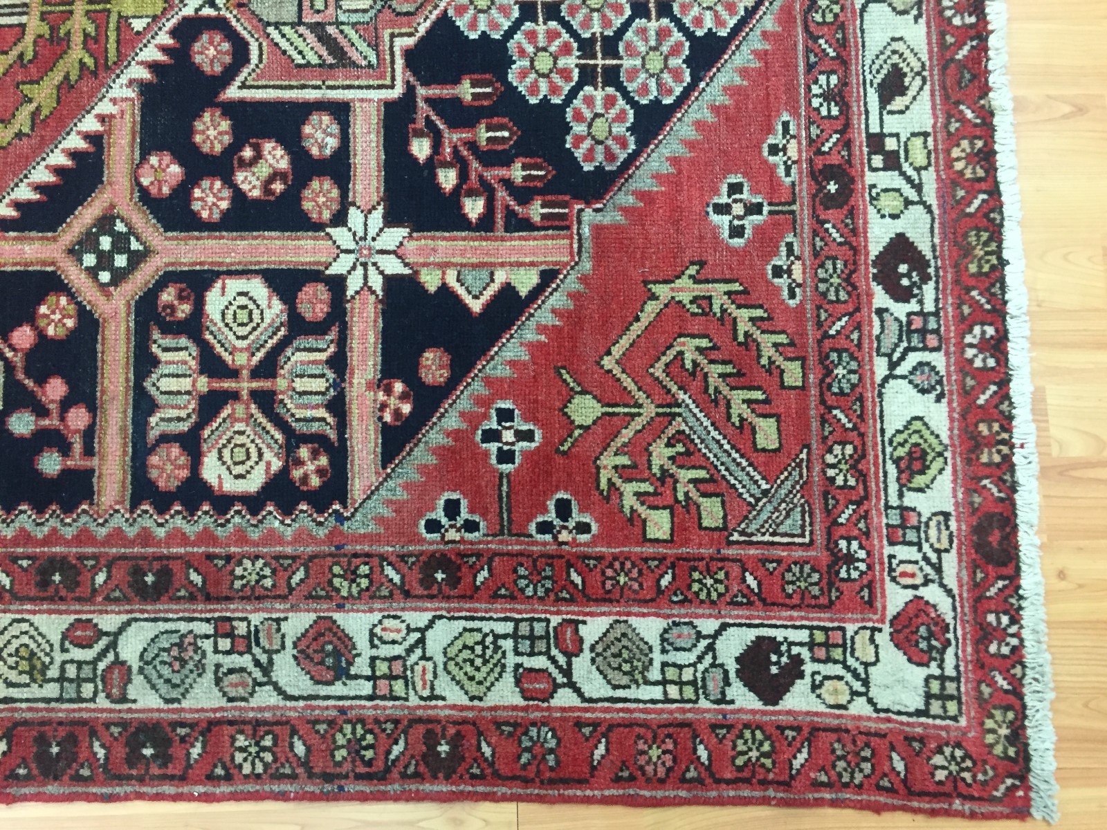4’3″ x 6’5″ Turkish Oriental Rug – 1960s – Hand Made – 100% Wool
