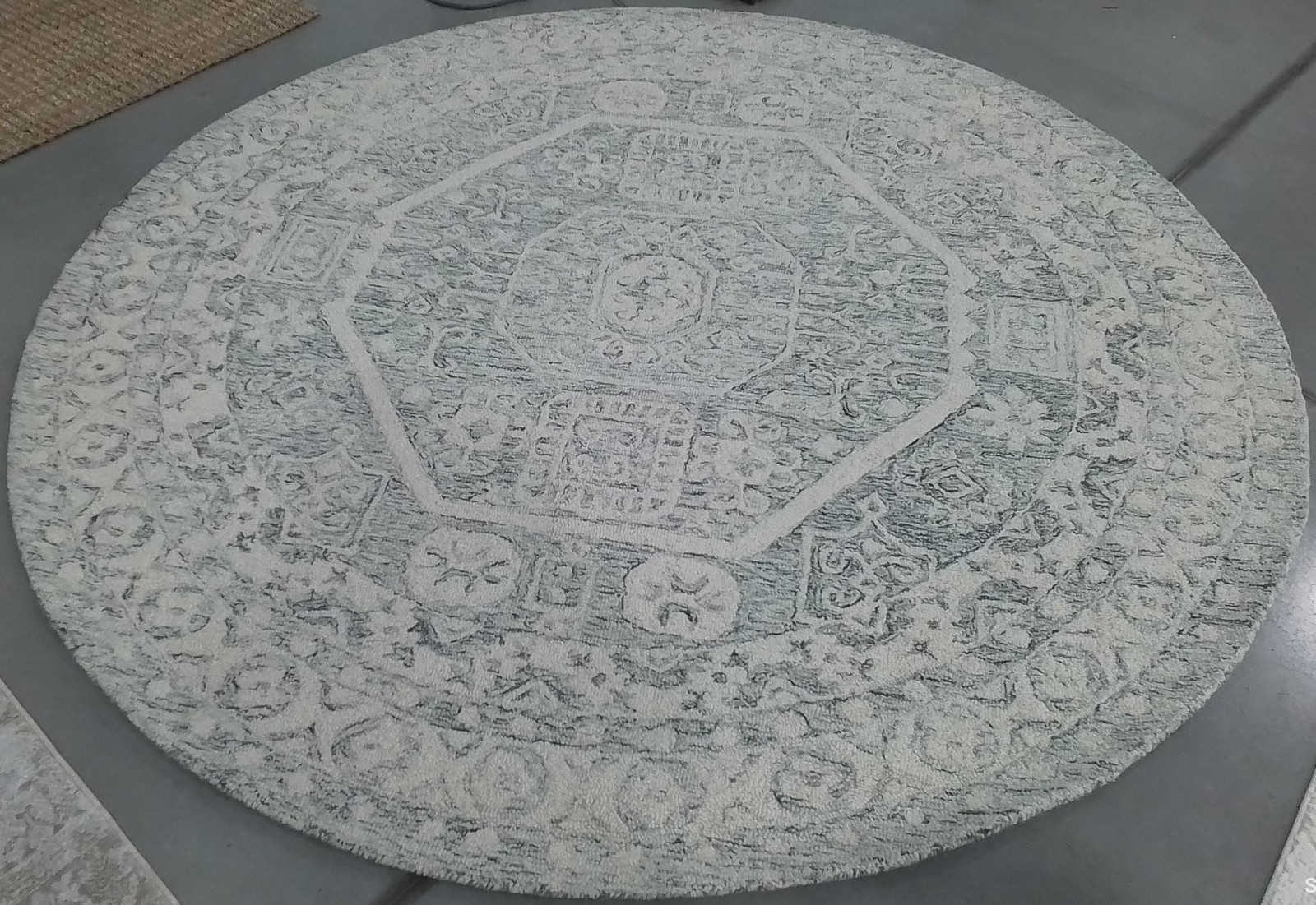 CHARCOAL/IVORY 7′-0″ x 7′-0″ Back Stain Rug, Reduced Price 1172801082 MLP524H-7R