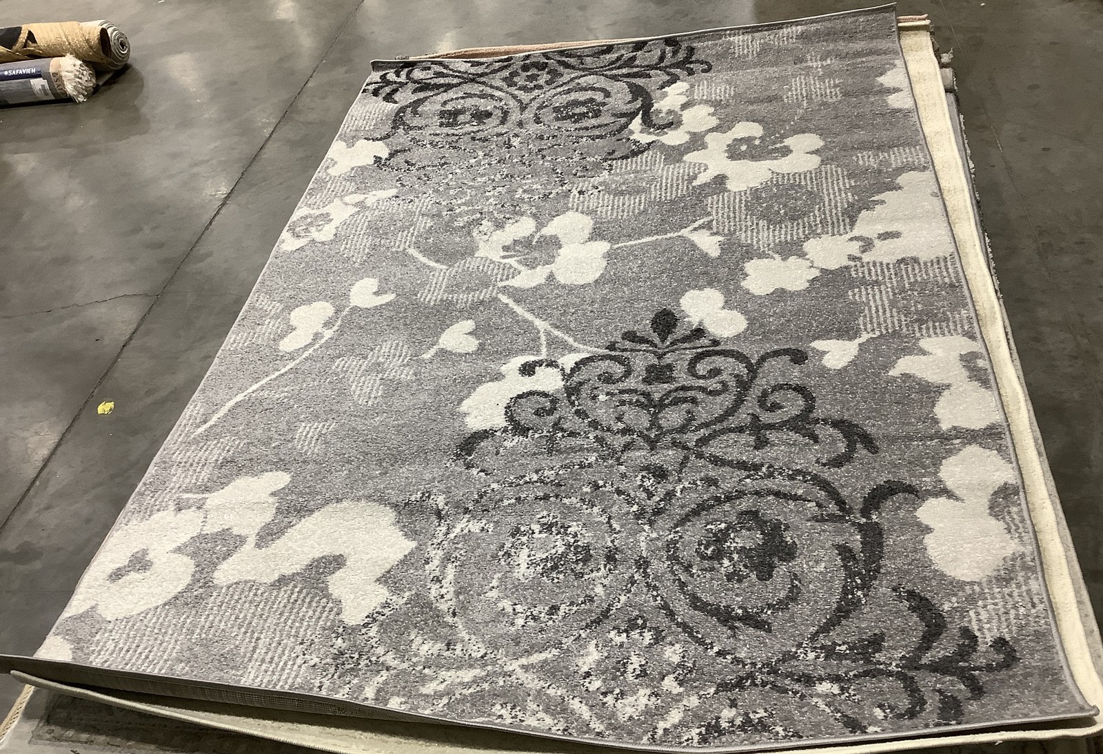 SILVER / IVORY 5′-1″ x 7′-6″ Back Stain Rug, Reduced Price 1172685434 ADR114B-5