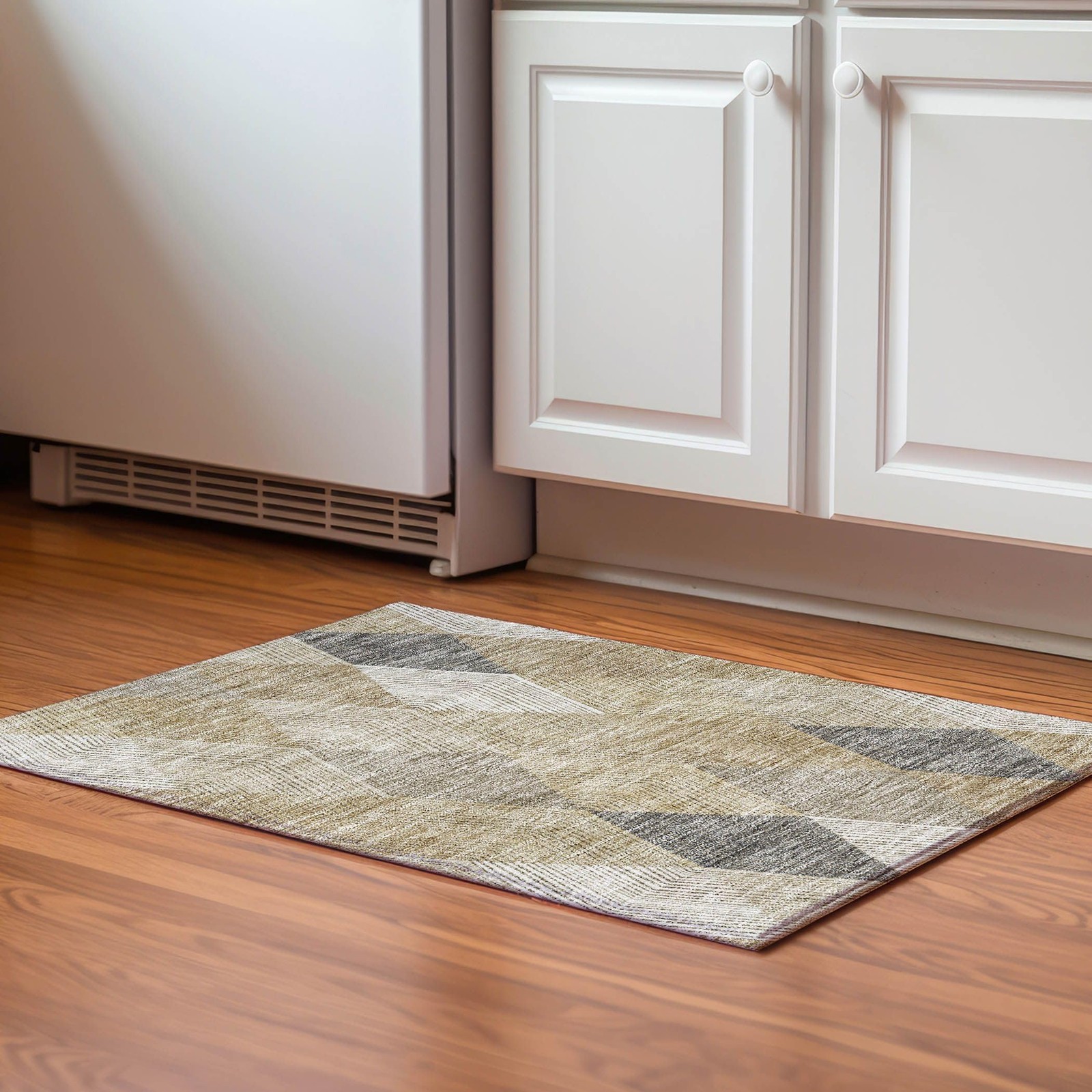 Mayfield AMF962 Wheat 1’8″ x 2’6″ Indoor Premium Machine Washable Rug, Silky …