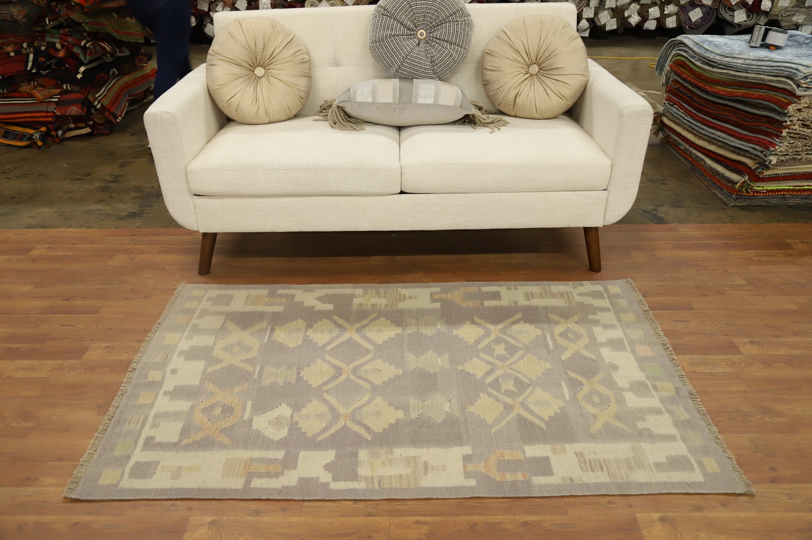 Neutral Toned Kilim Rug 3×5 Flat-weave Wool with Geometric Accents