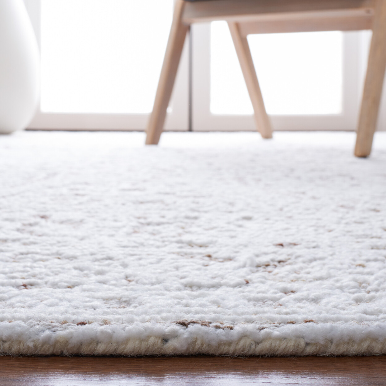SAFAVIEH Metro MET155B Handmade Ivory / Beige Rug