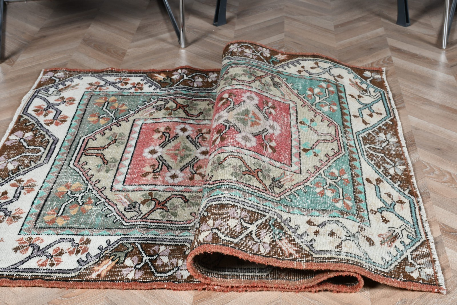 Vintage Turkish Rug 4,1×6,5 ft, Red Animal Print Rug