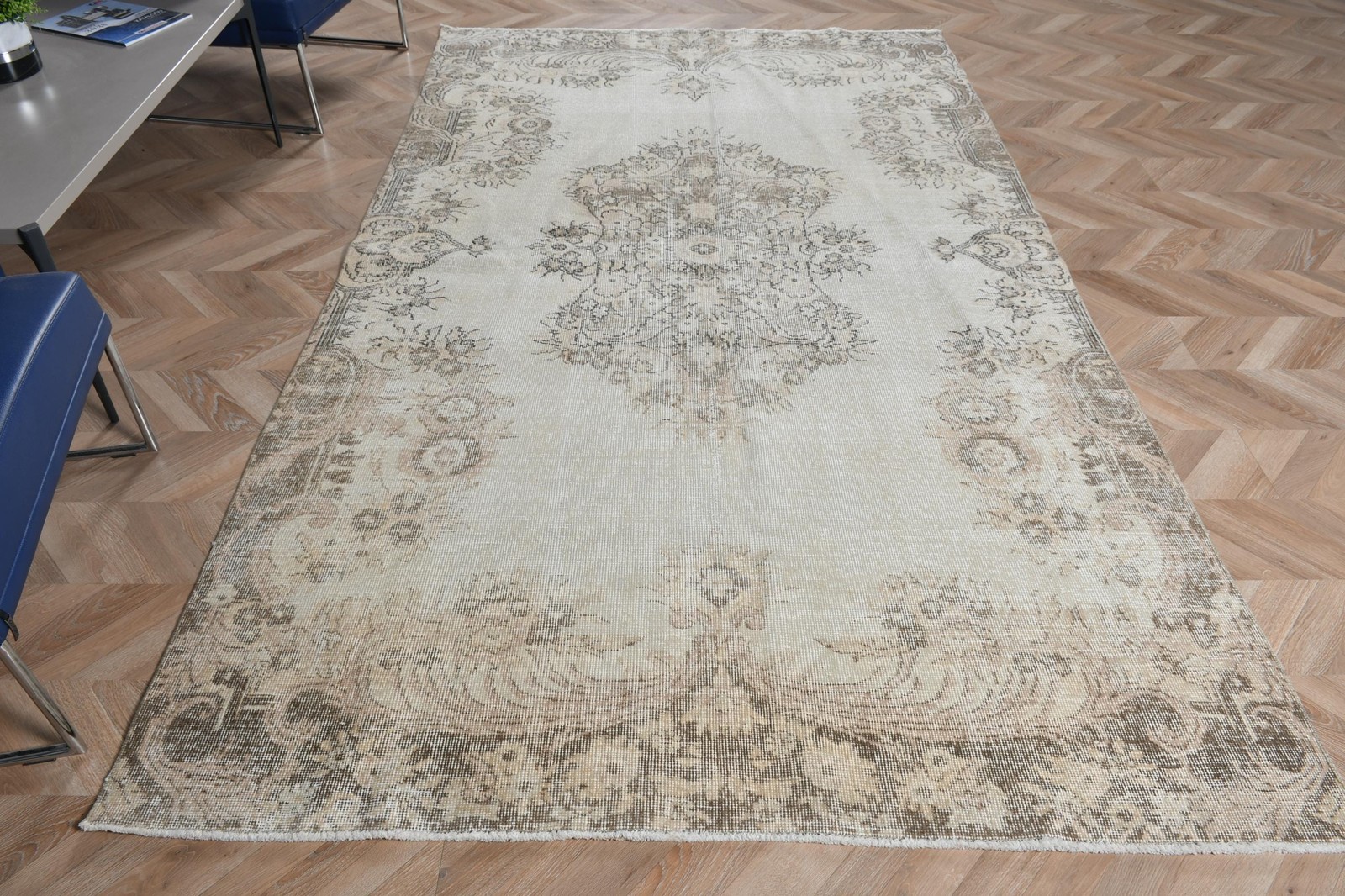 Vintage Turkish Rug, 5,6×9,6 ft Large Rug, Gray White Floral Wool Rug