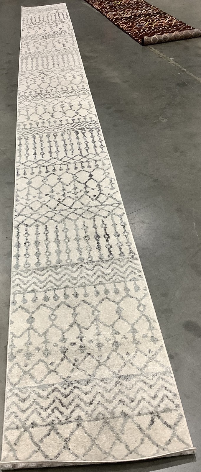 IVORY / GREY 2′-0″ x 21′-0″ Back Stain Rug, Reduced Price 1172682351 TUL270A-221