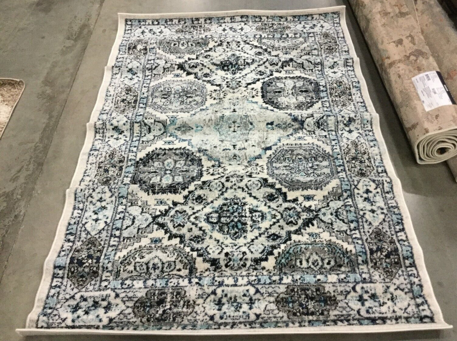LIGHT GREY / BLUE 4′ X 6′ Damaged Binding Rug Reduced Price 1172635359 MAD925F-4