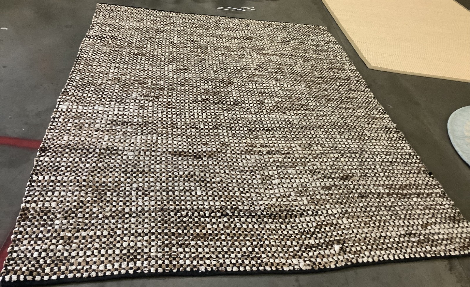 BLACK / IVORY 8′-0″ x 10′-0″ Flaw in Rug, Reduced Price 1172670318 NAT349Z-8