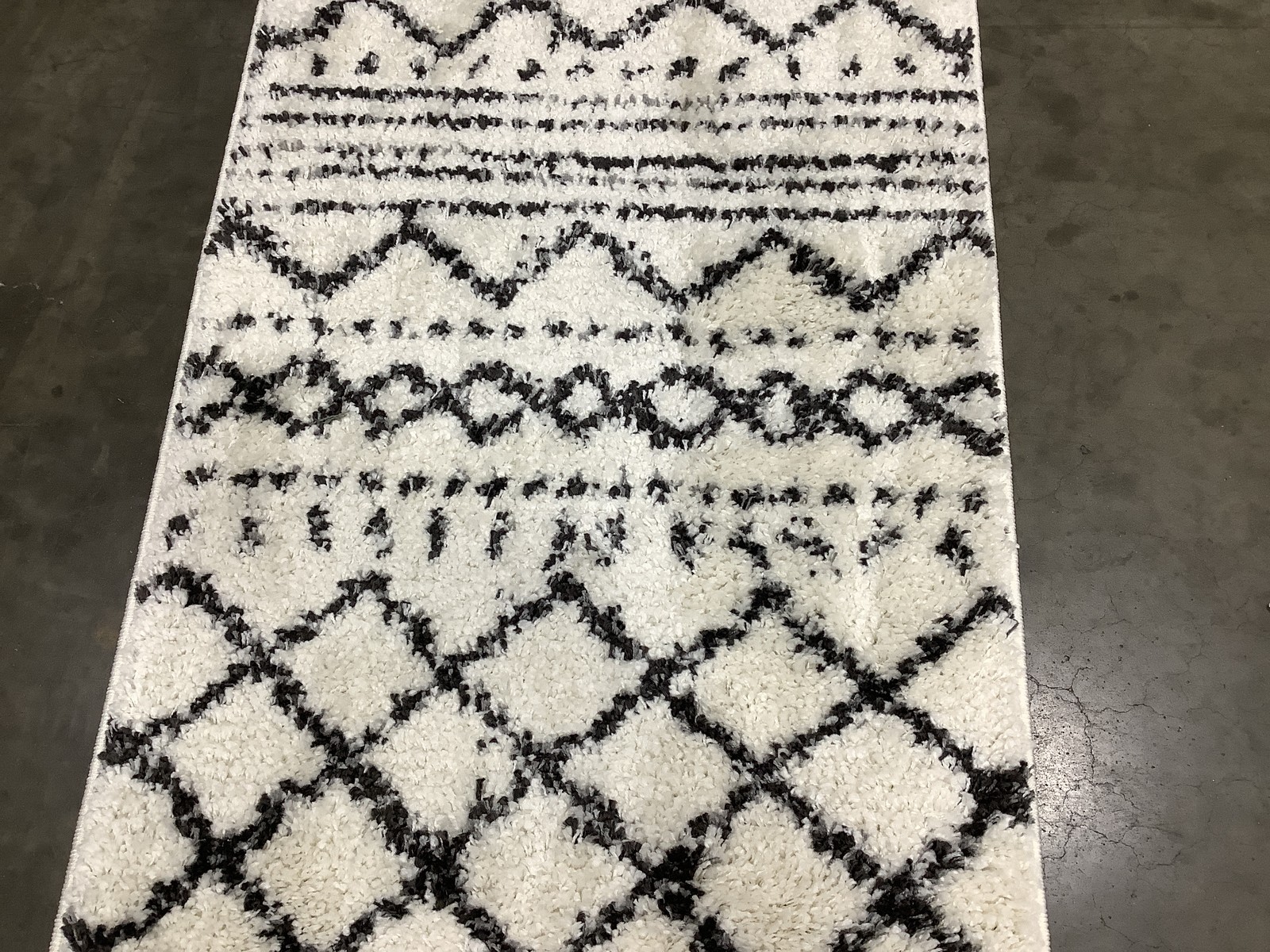 IVORY / BLACK 2′-6″ x 14′-0″ Back Stain Rug Reduced Price 1172683395 ASG741Z-214