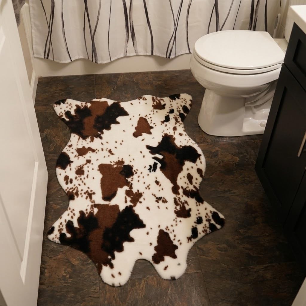 Chic Faux Cowhide Rug 2’6” x 3’7” – Soft & Durable for Modern Spaces