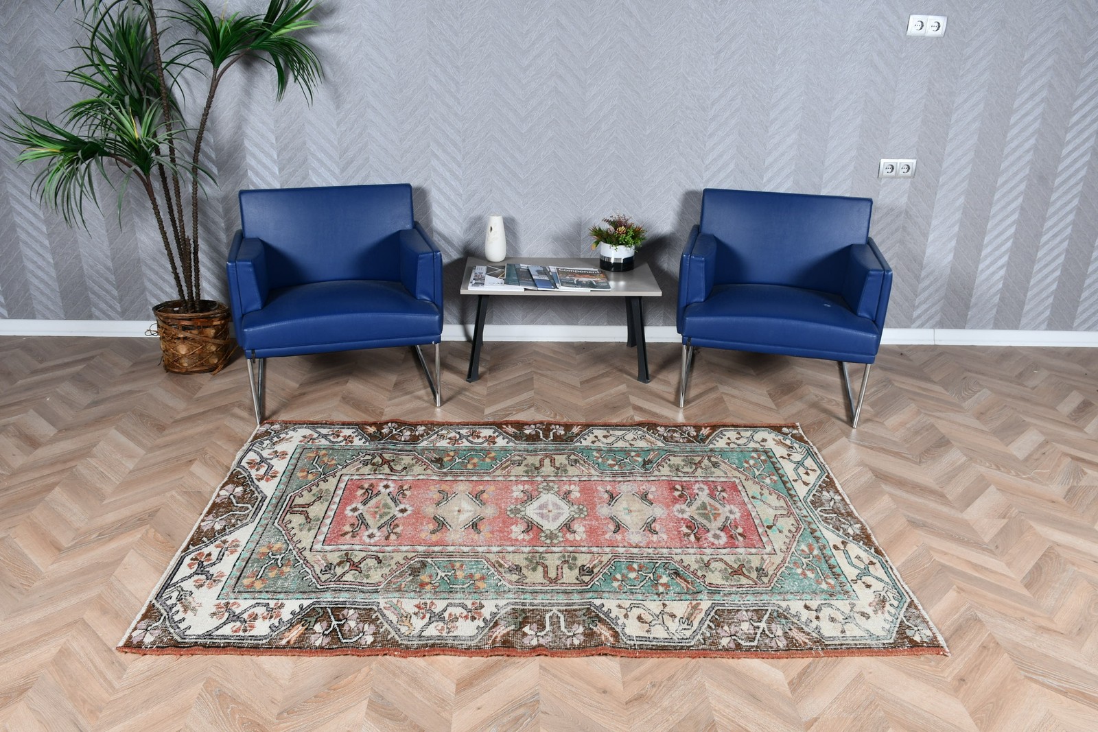 Vintage Turkish Rug 4,1×6,5 ft, Red Animal Print Rug