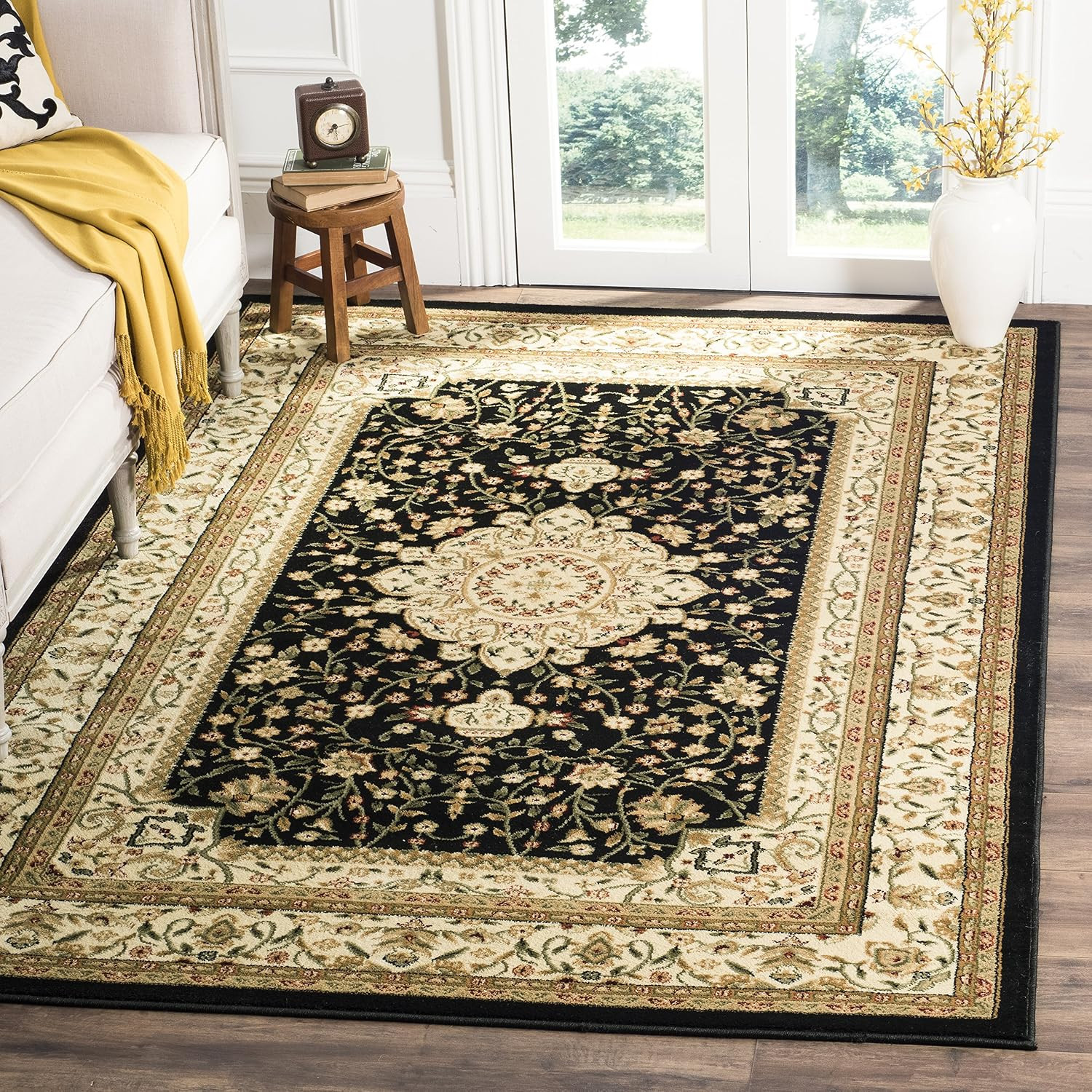 SAFAVIEH Lyndhurst Collection Accent Rug – 4′ X 6′, Black & Ivory, Traditional O