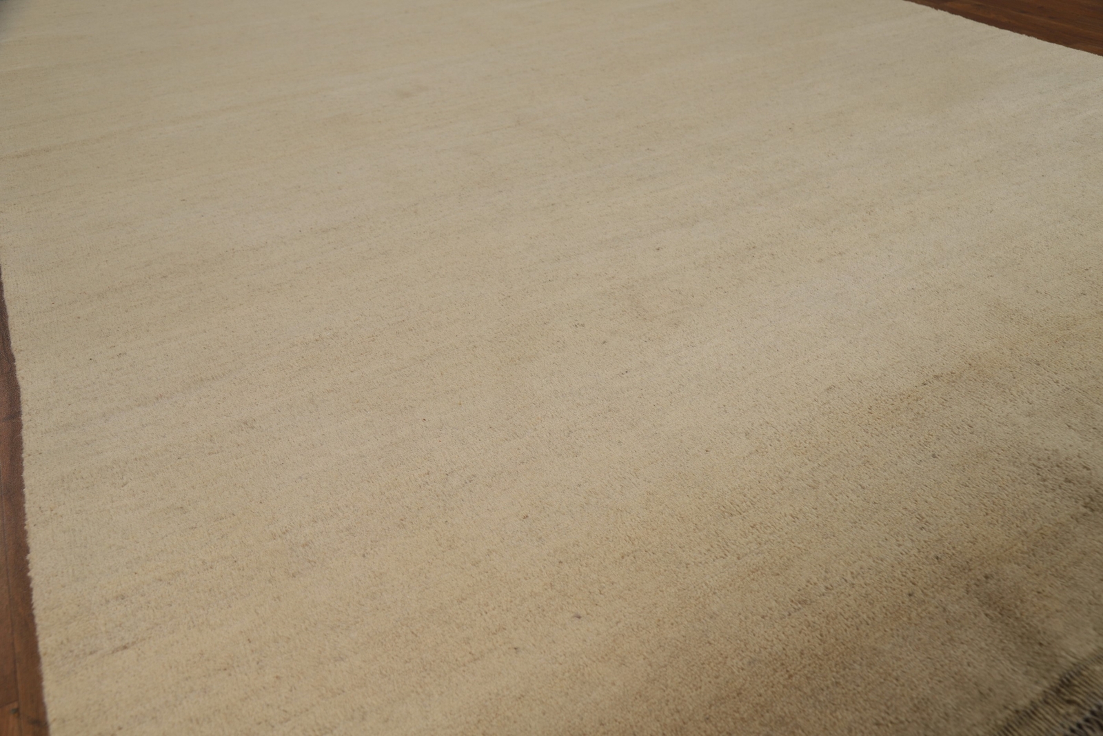 Elegant Handcrafted Gabbeh Solid Beige Wool Rug – Limited Edition” 6×9 ft
