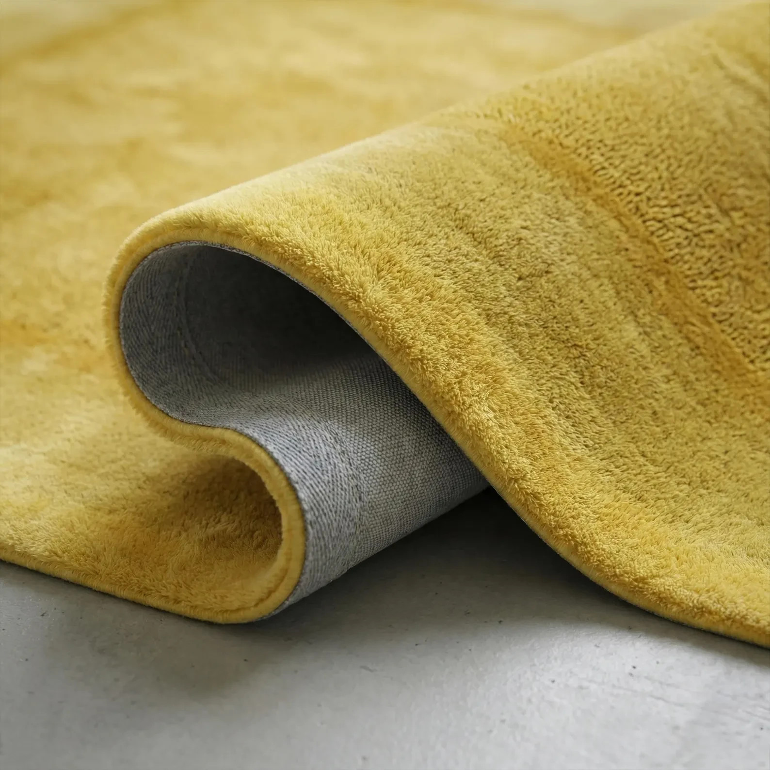Luxury Scalloped Edge Wool Rug – Mustard Yellow Irregular Shaped Hand-Tufted