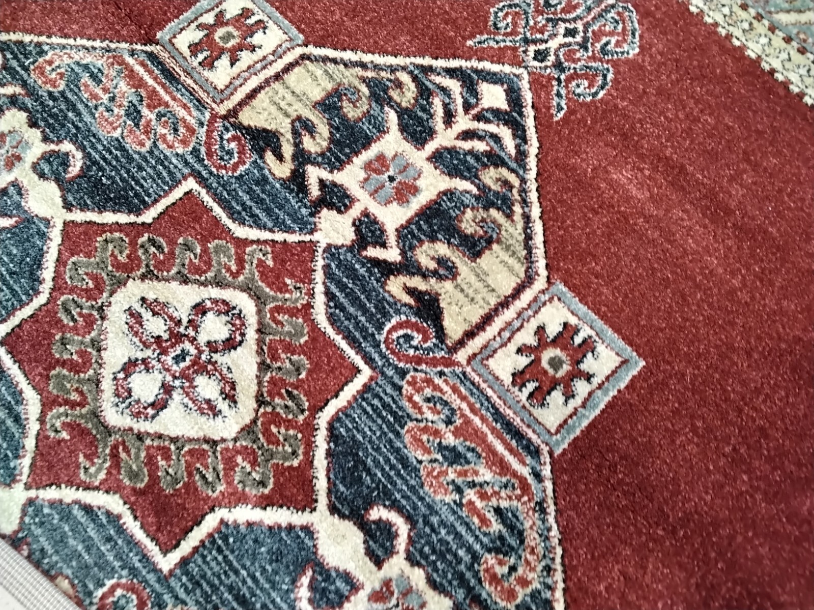 RED / CREME 6′-7″ X 6′-7″ SQ Back Stain Rug Reduced Price 1172744236 MAH628Q-7SQ