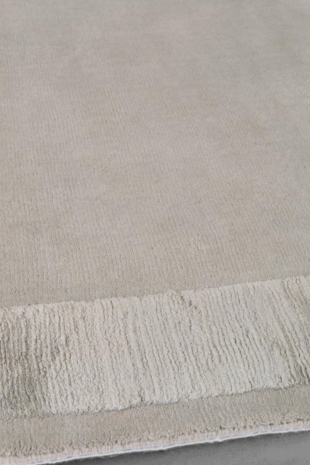 Hand Tufted Wool and Viscose Area Rug, Modern Bordered Soft Carpet, Minimalist