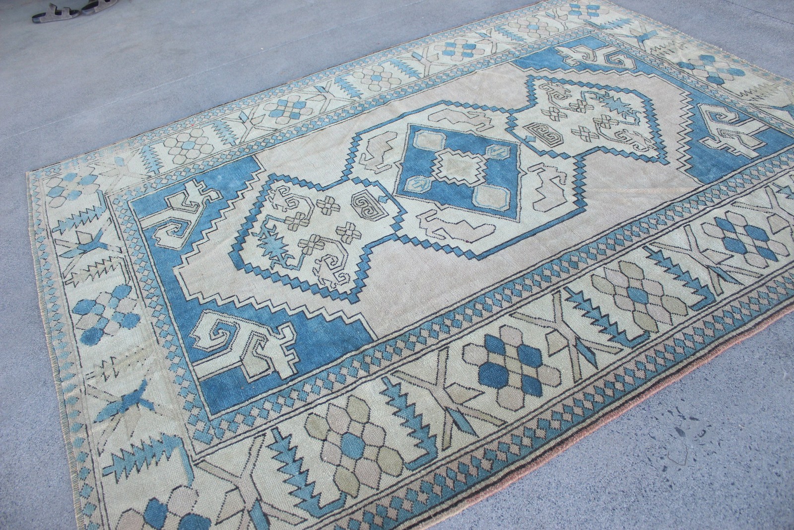 Turkish Vintage Rug 6,7×9,1 ft (205×277 cm), Blue Bordered Rug