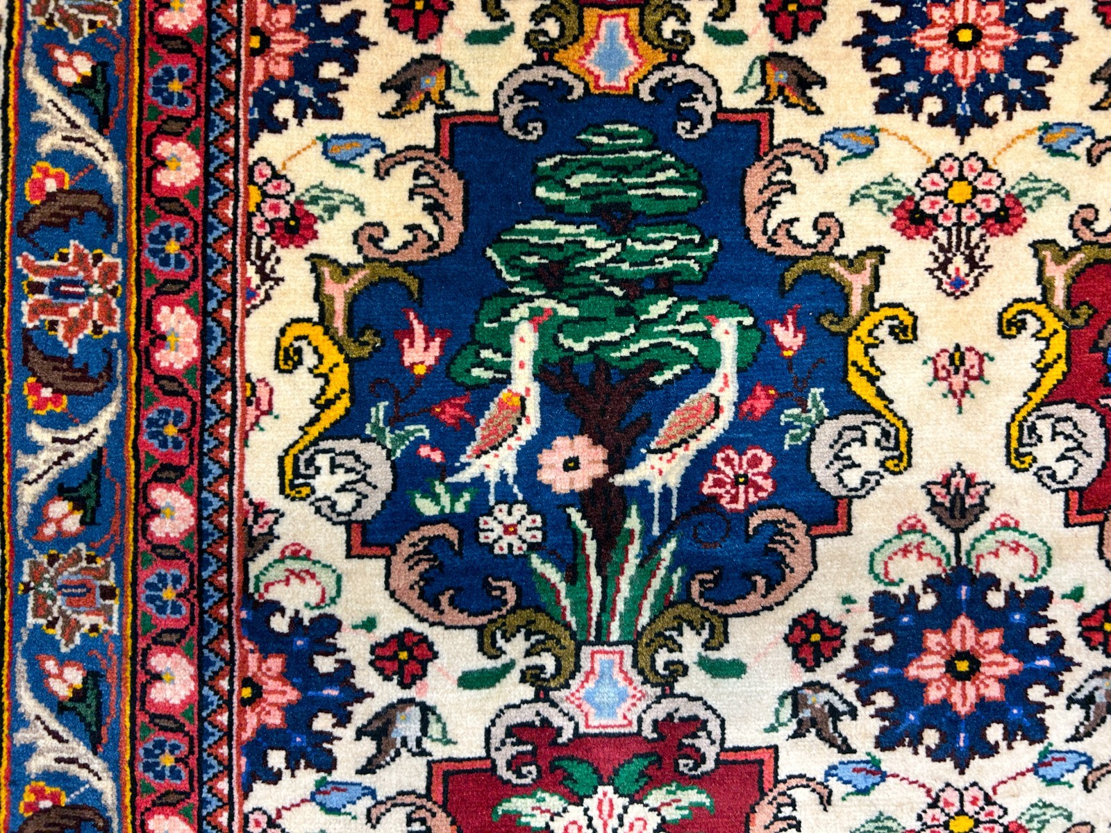 3’x5’1″ Hand-Knotted 100% Wool Pile Bakhtiarie Area Rug