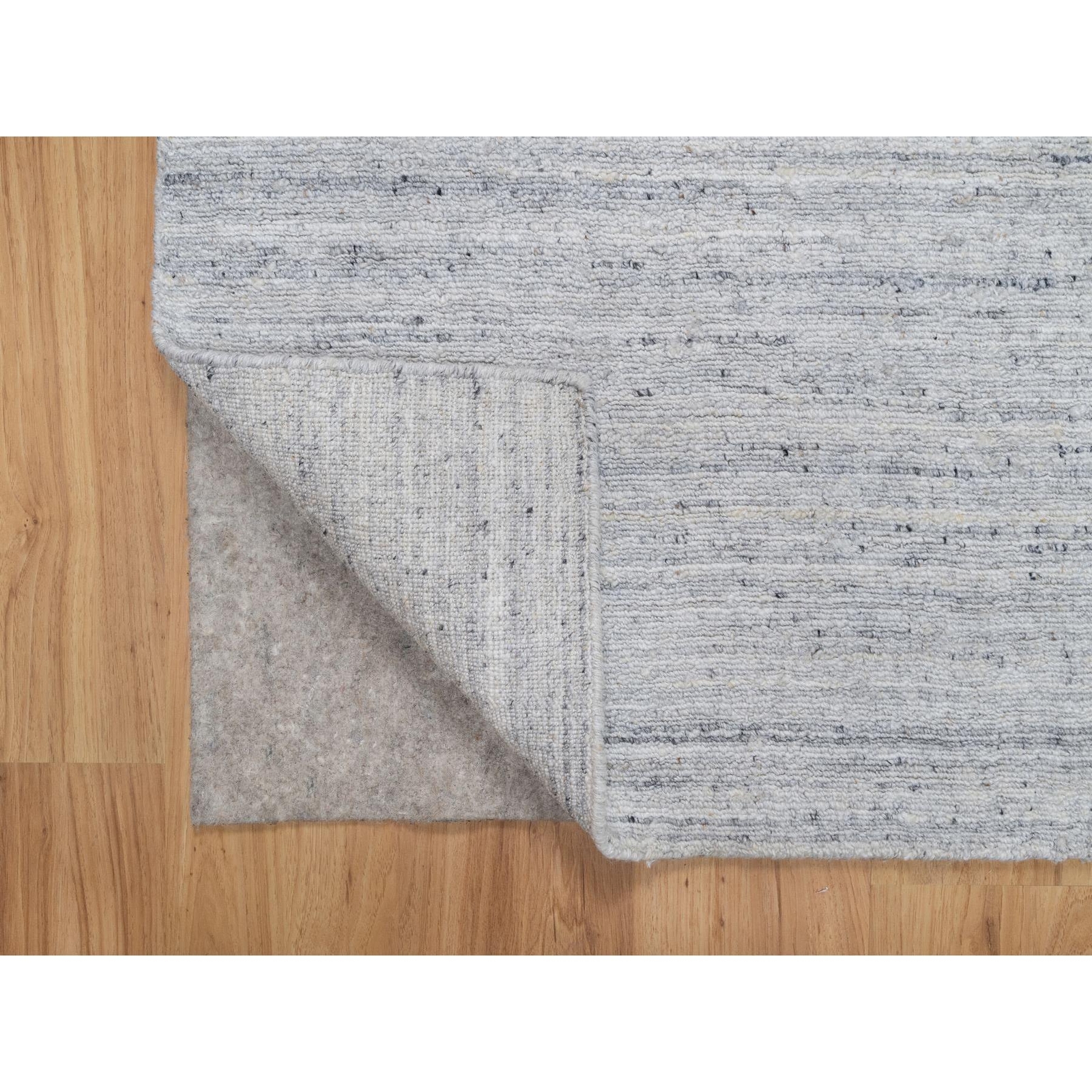 2’6″x6′ White Hand Loomed Plain Modern Striae Design Pure Wool Runner Rug R91186