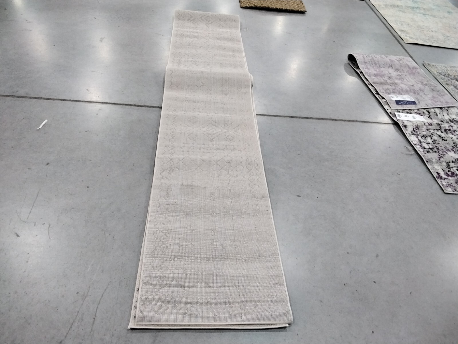 IVORY / GREY 2′-0″ x 21′-0″ Back Stain Rug, Reduced Price 1172728097 TUL268A-221