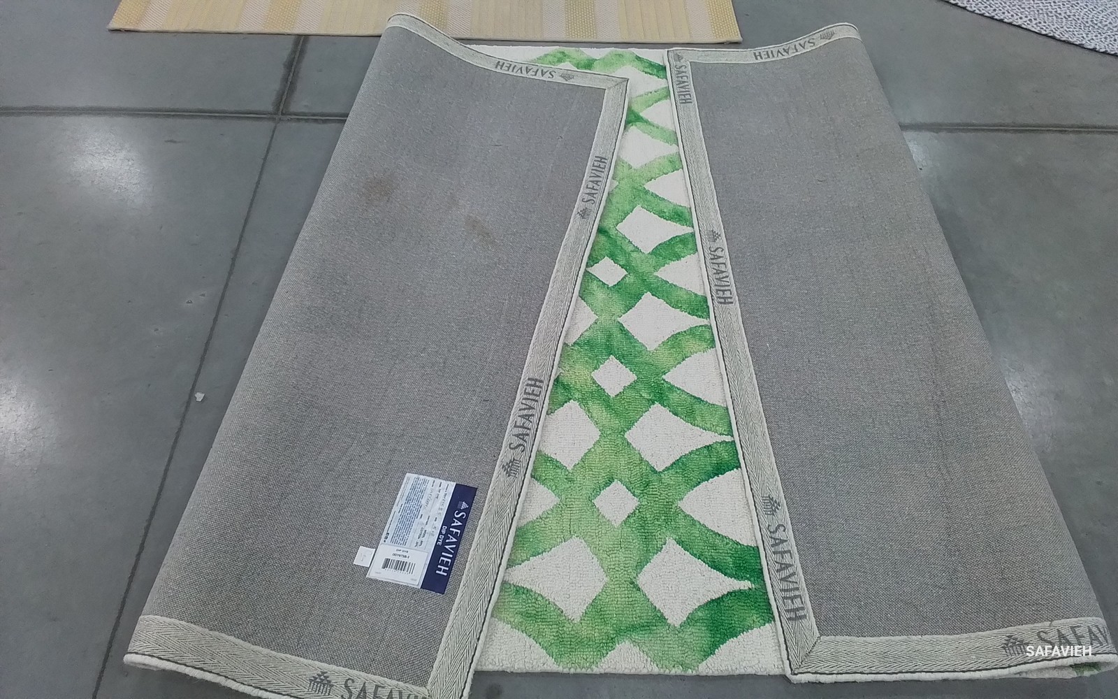 IVORY / GREEN 5′-0″ x 8′-0″ Back Stain Rug, Reduced Price 1172805312 DDY675B-5